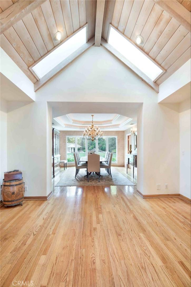 23341 Ostronic DR Woodland Hills, CA 91367