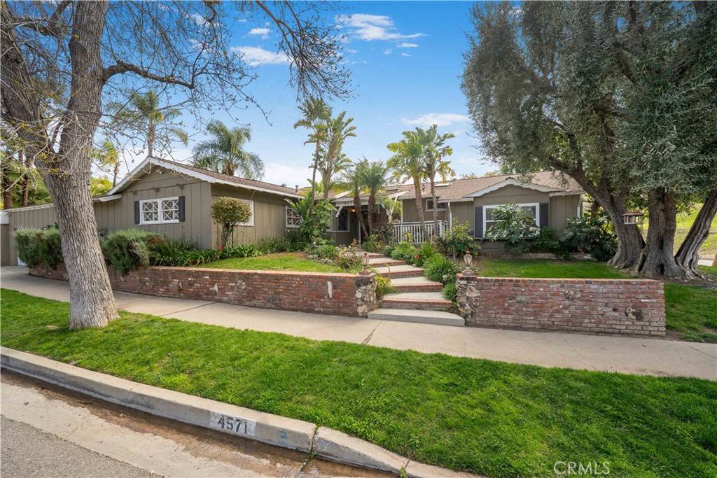 Woodland Hills, CA 91364,4571 Canoga DR