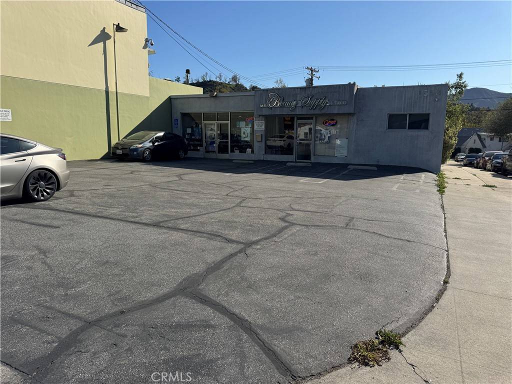 Glendale, CA 91201,1558 Victory BLVD