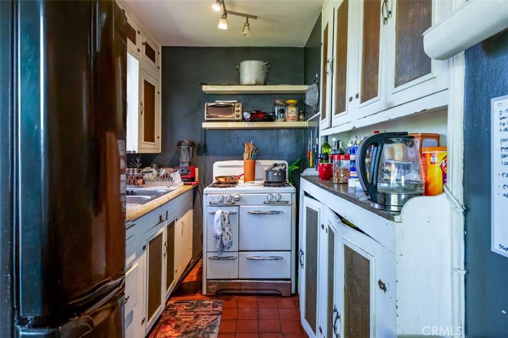 Los Angeles, CA 90068,3124 Goodview TRL