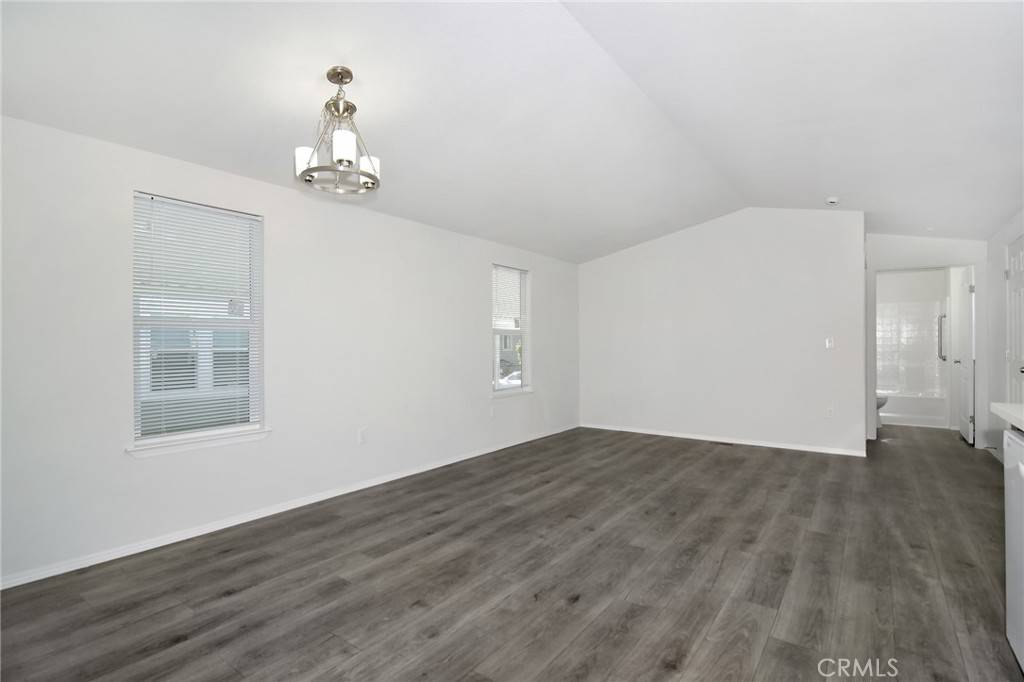 Chatsworth, CA 91311,20652 Lassen ST #130