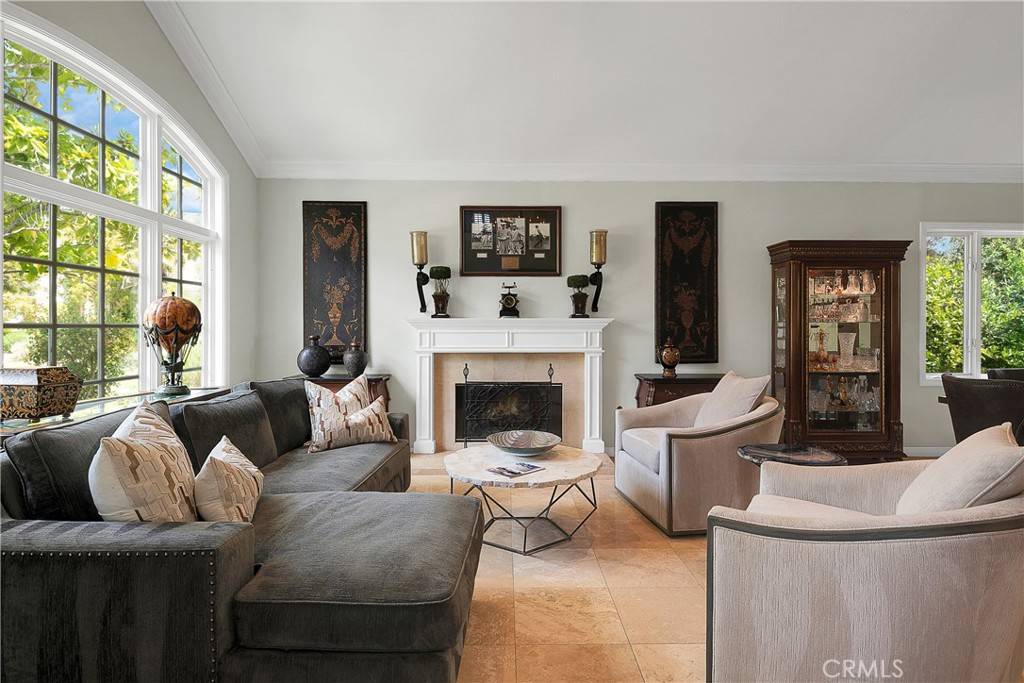 Lake Sherwood, CA 91361,184 Halsbury CT