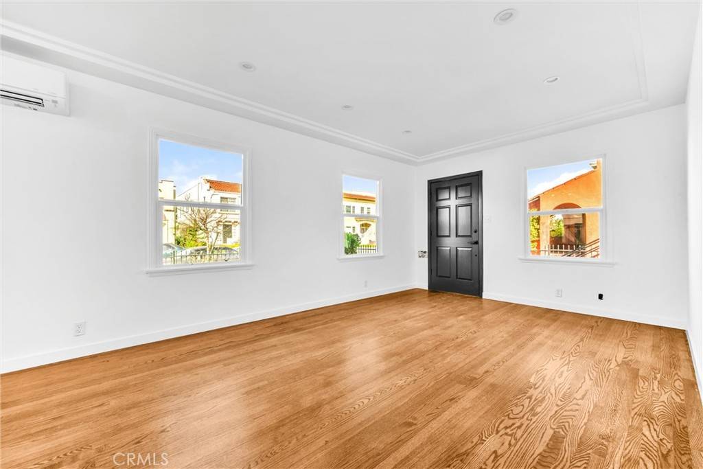 Los Angeles, CA 90016,1938 S Harcourt AVE