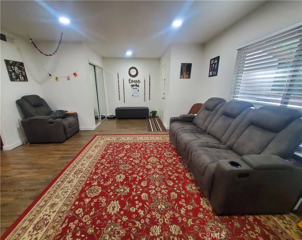 Agoura Hills, CA 91301,27512 Rondell ST