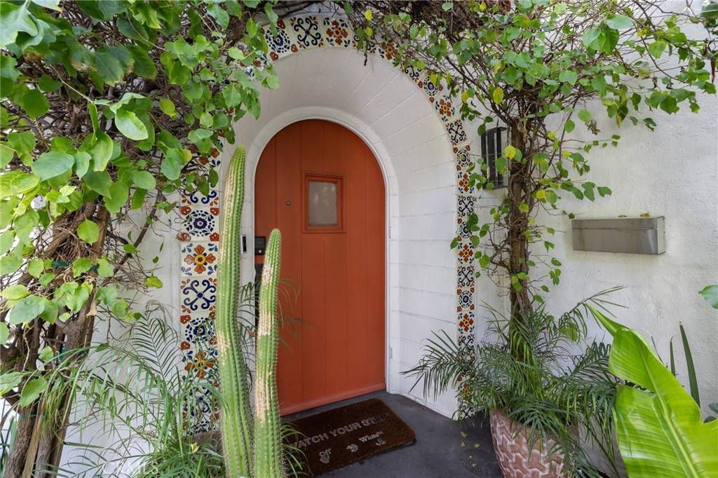 Los Angeles, CA 90048,8260 Oakwood AVE