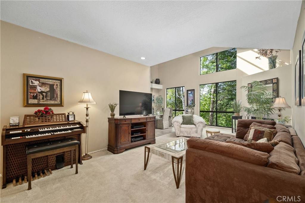 Sherman Oaks, CA 91423,13331 Moorpark ST #326