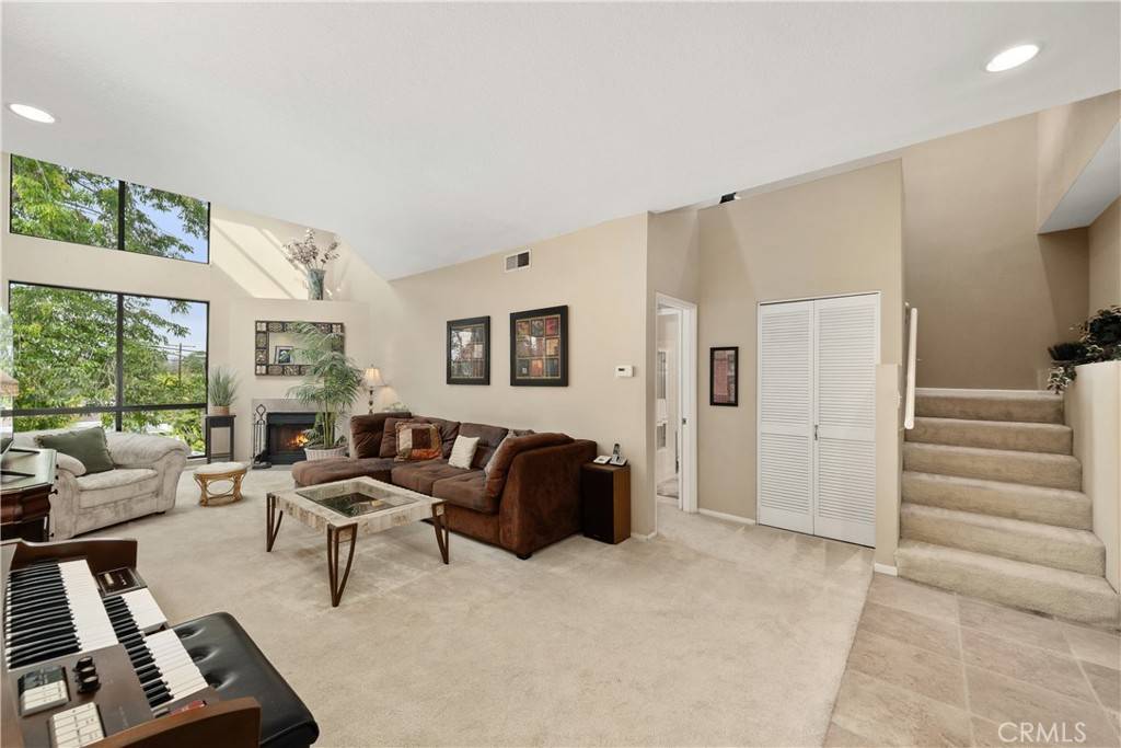 Sherman Oaks, CA 91423,13331 Moorpark ST #326