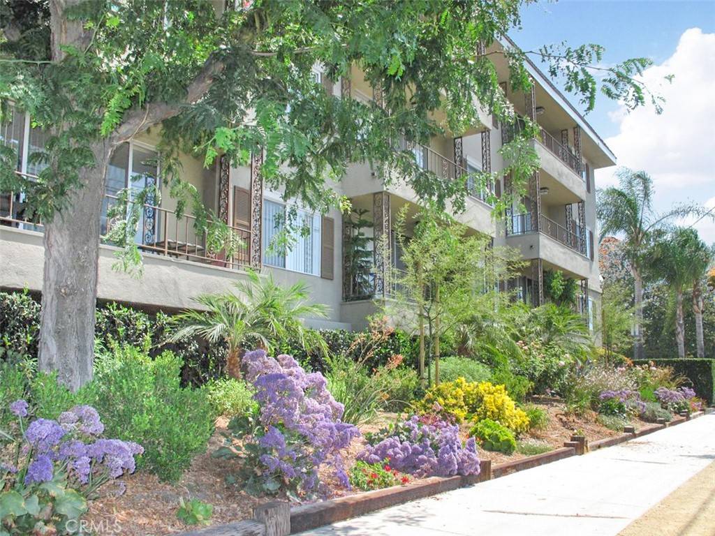 Toluca Lake, CA 91602,10707 Camarillo ST #116