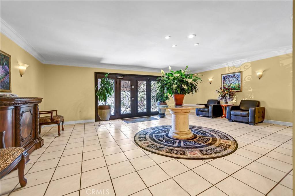 Toluca Lake, CA 91602,10707 Camarillo ST #116