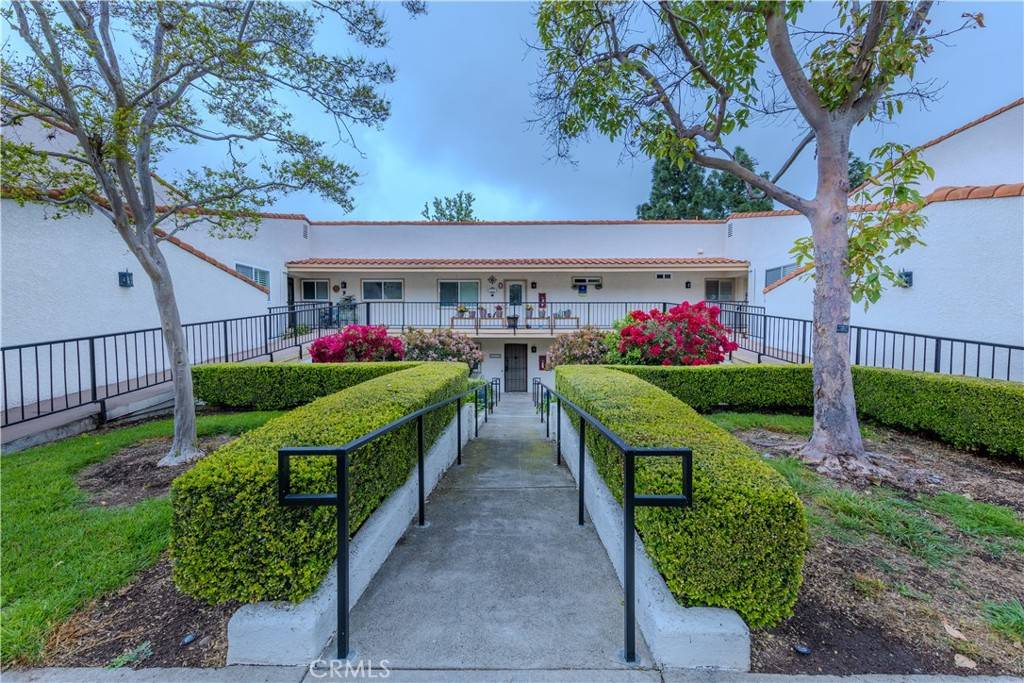 Laguna Woods, CA 92637,3379 Punta Alta #B