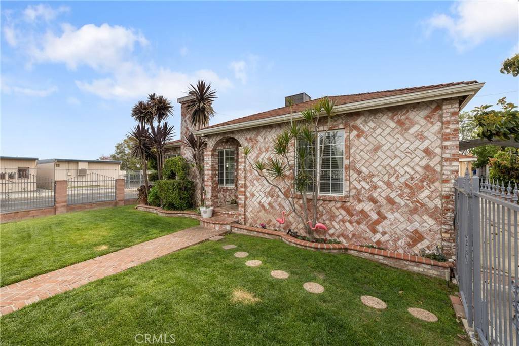 Reseda, CA 91335,19500 Bassett ST