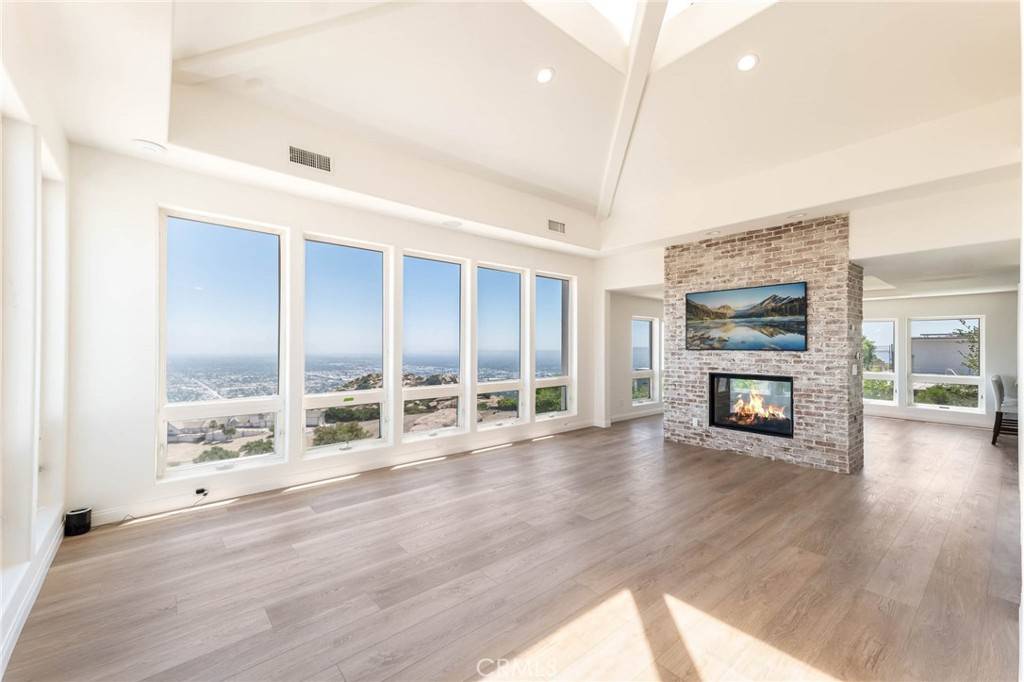 Simi Valley, CA 93063,1112 Mesa DR