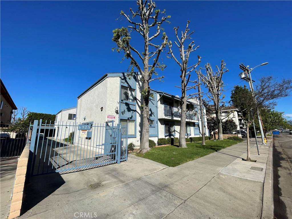 Van Nuys, CA 91405,6925 Woodman AVE