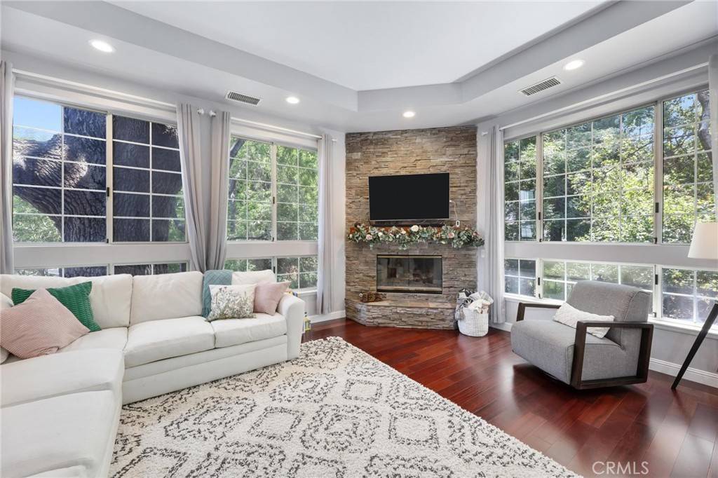 Woodland Hills, CA 91364,23163 Mulholland DR #6