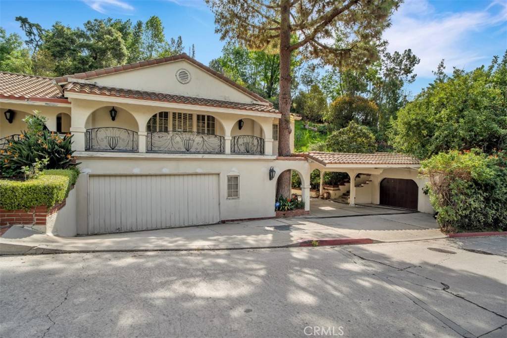 Los Angeles, CA 90068,2720 Outpost DR