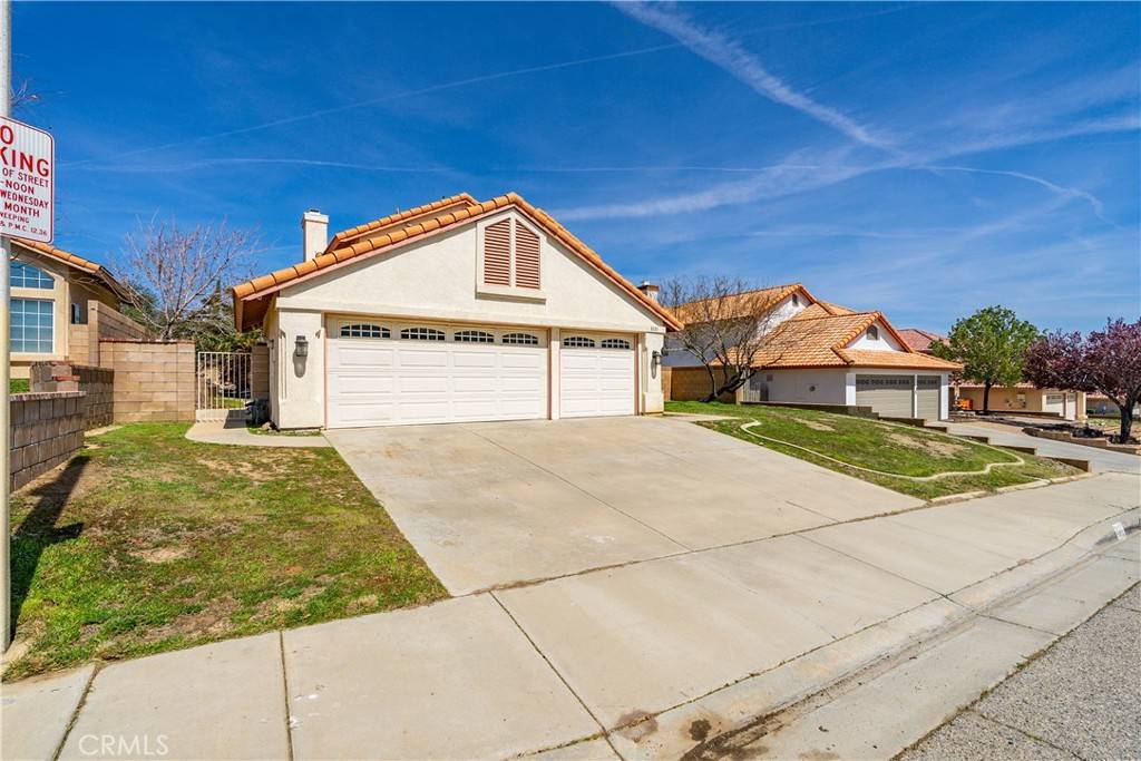 Palmdale, CA 93551,3121 Hampton RD