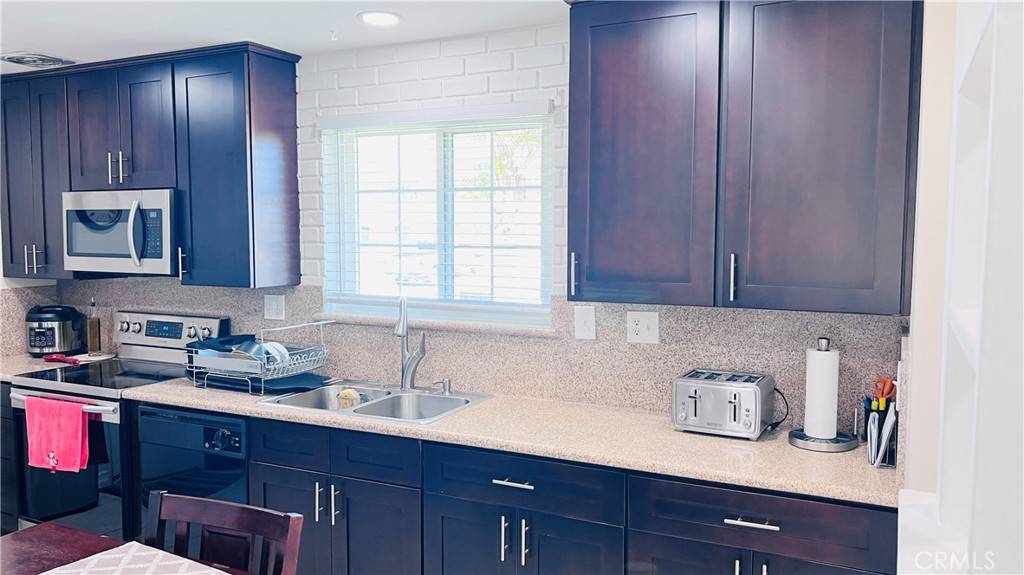 Simi Valley, CA 93065,1582 Dakin AVE