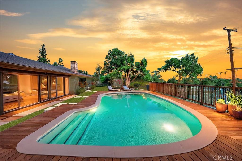 Woodland Hills, CA 91364,20208 Delita DR