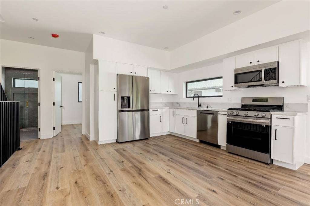 Van Nuys, CA 91401,6128 1/2 Hazeltine AVE #2