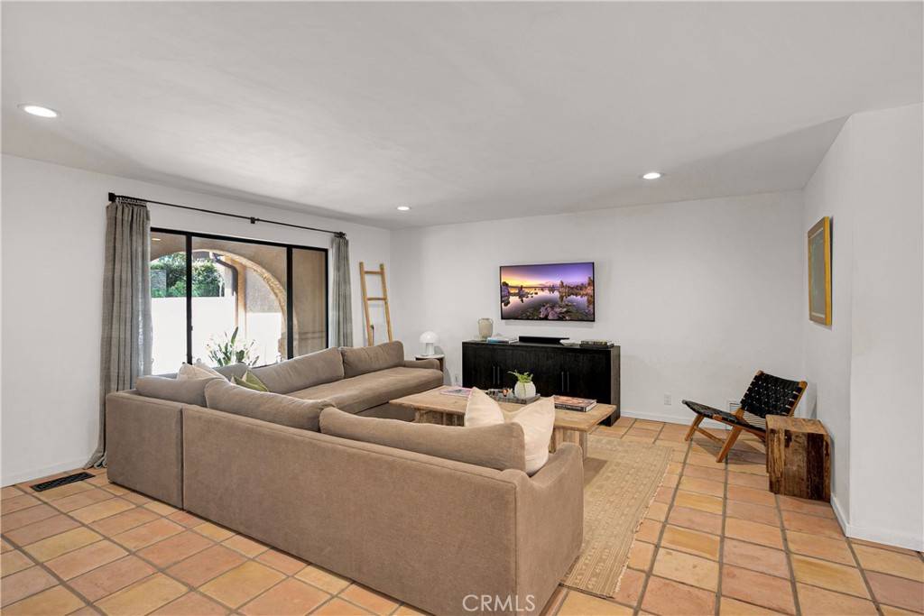 Ojai, CA 93023,518 S ventura