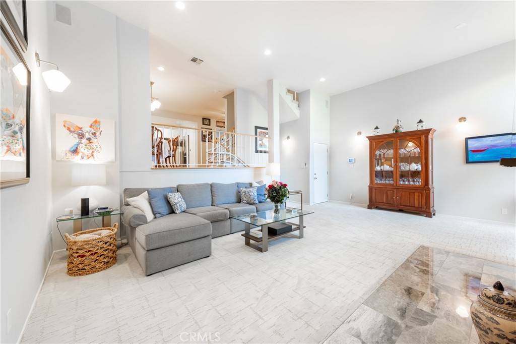 Encino, CA 91316,5229 Balboa BLVD #19