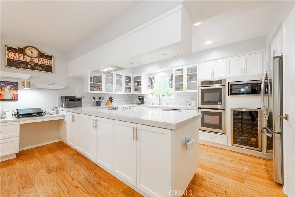 Encino, CA 91316,5229 Balboa BLVD #19
