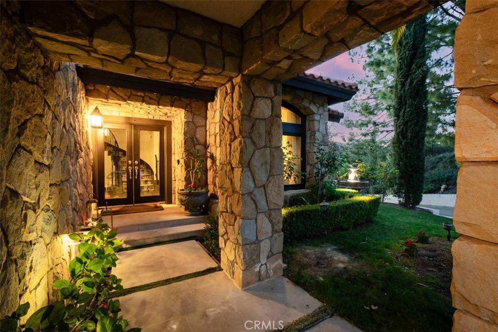 Westlake Village, CA 91361,2514 Sandycreek DR