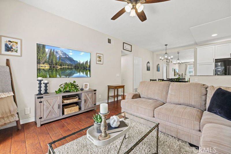 Saugus, CA 91350,27646 Susan Beth WAY #B
