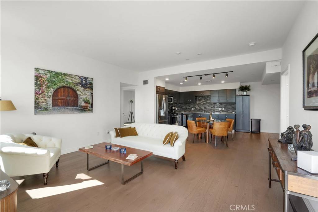 Valley Village, CA 91607,5818 Whitsett AVE #PH4