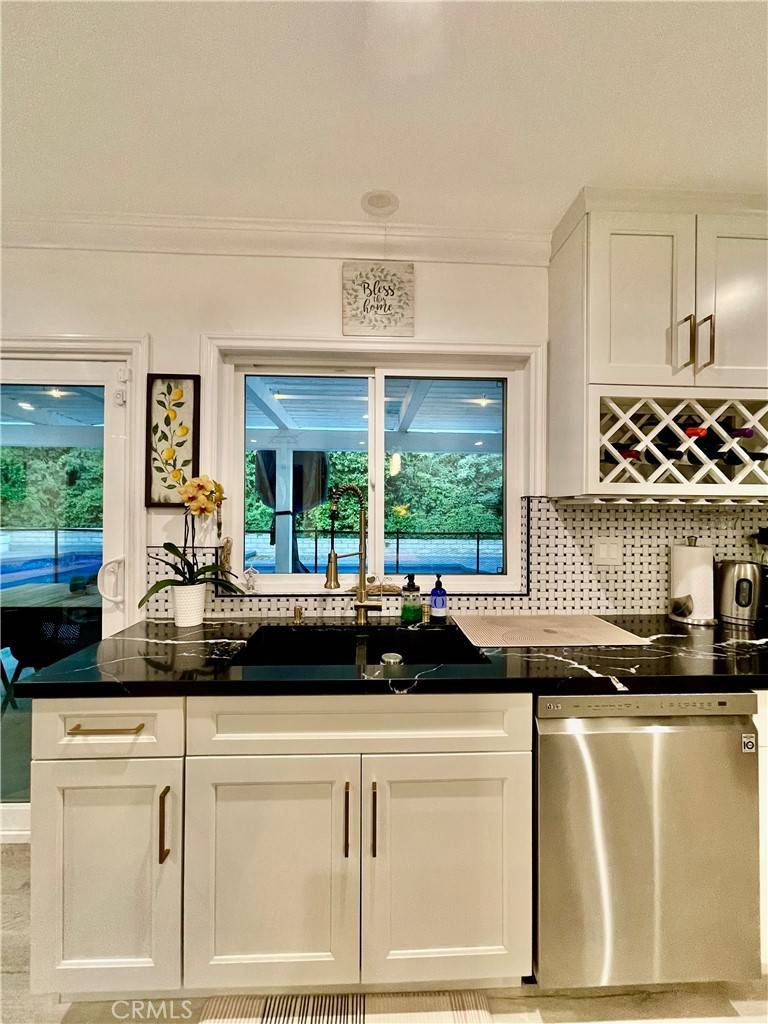 Porter Ranch, CA 91326,10468 Des Moines AVE
