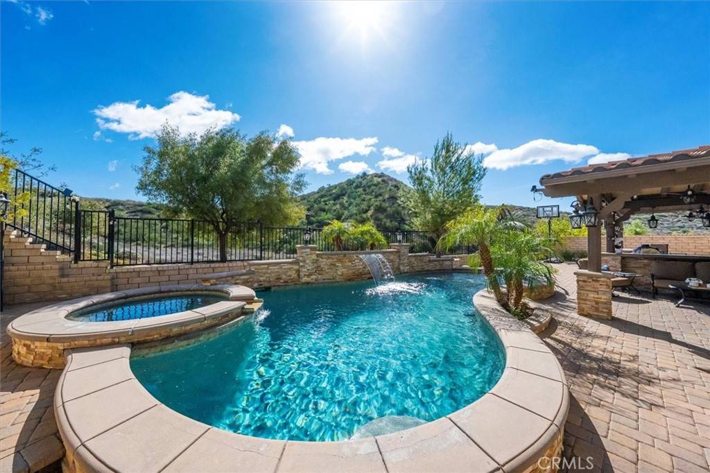 Valencia, CA 91354,28360 Steel LN