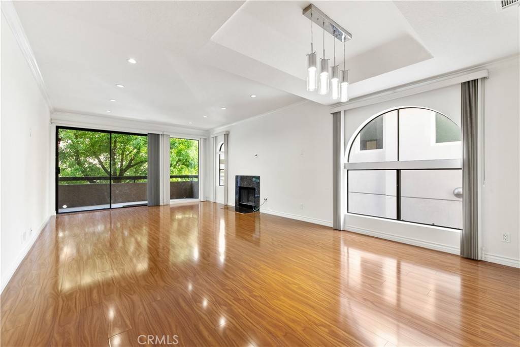 Sherman Oaks, CA 91403,14572 Dickens ST #103