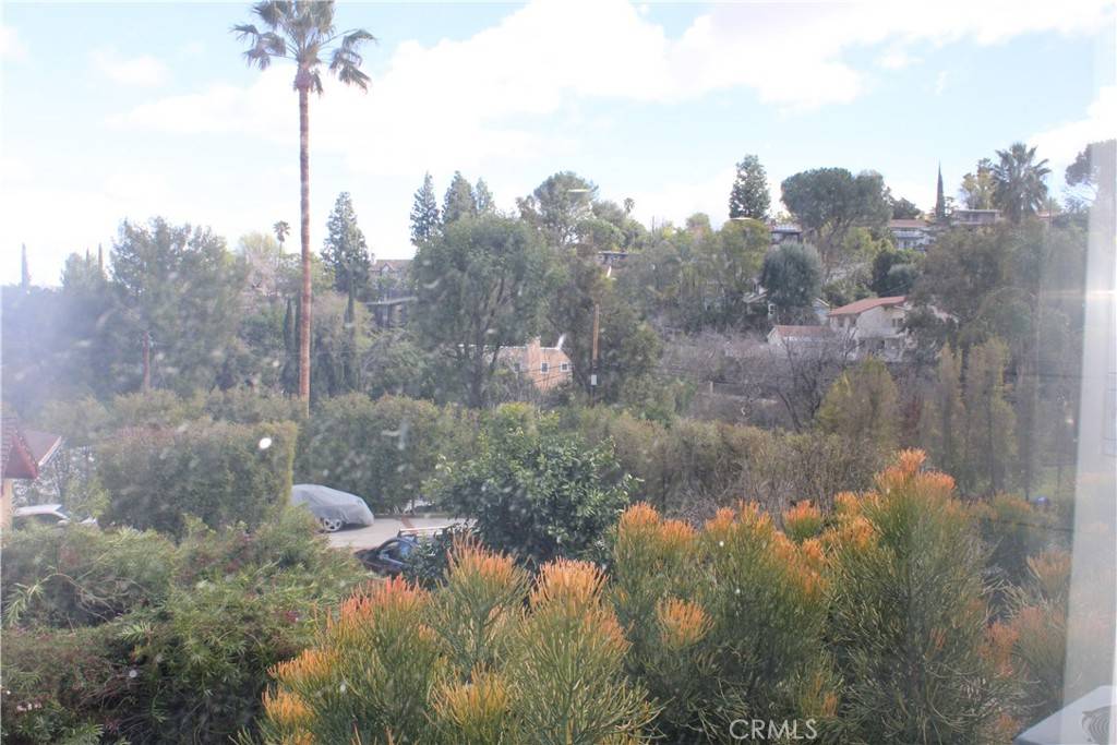 Woodland Hills, CA 91364,22423 Macfarlane DR