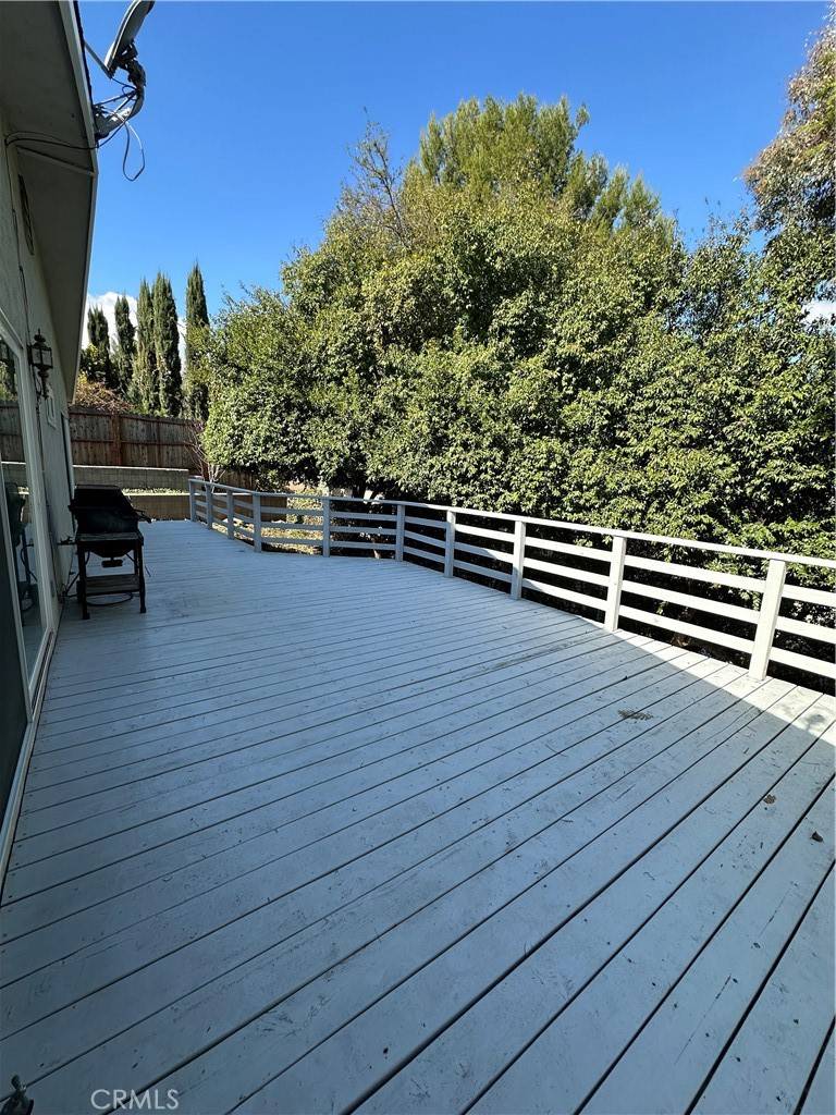 Woodland Hills, CA 91364,22423 Macfarlane DR