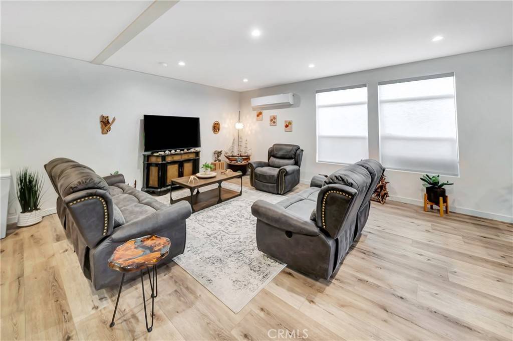 Agoura Hills, CA 91301,30473 Mulholland #196