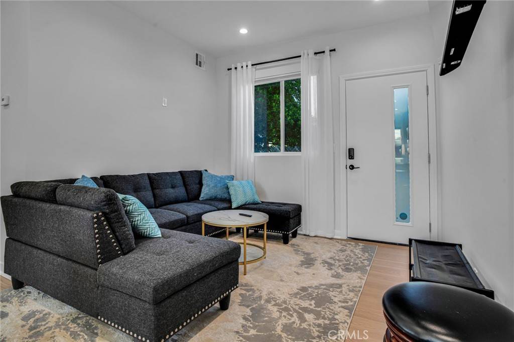 Lakeview Terrace, CA 91342,10632 Ledeen DR