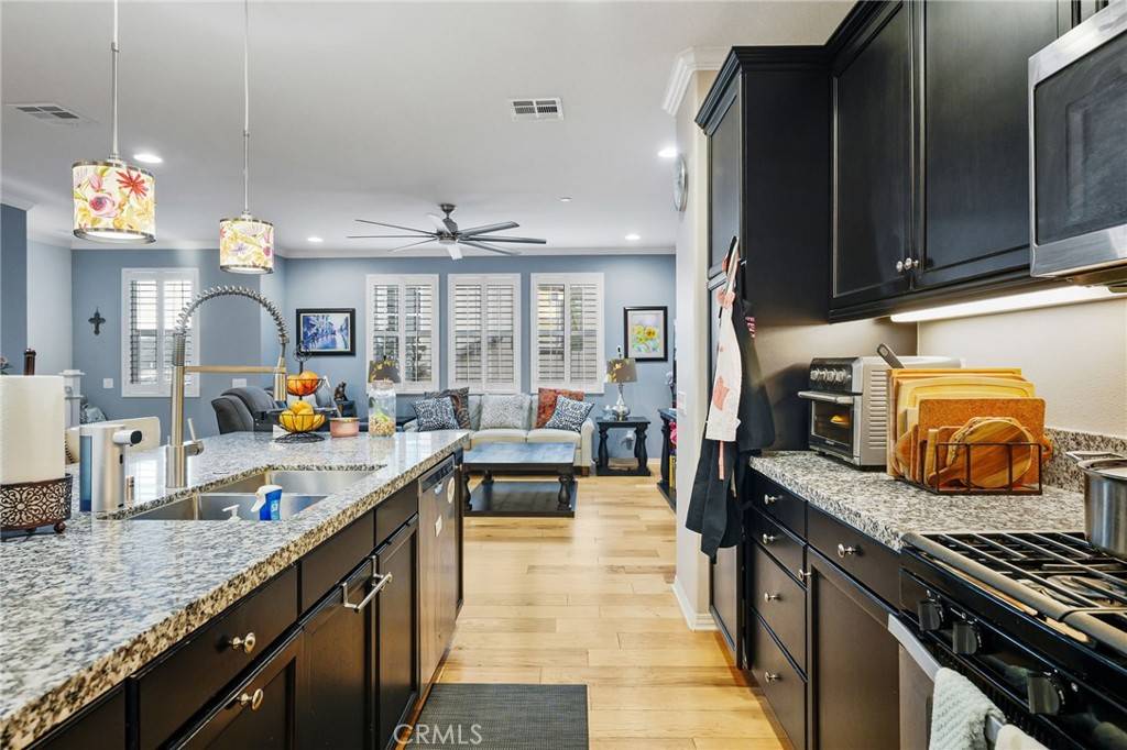 Saugus, CA 91350,22124 Barrington WAY