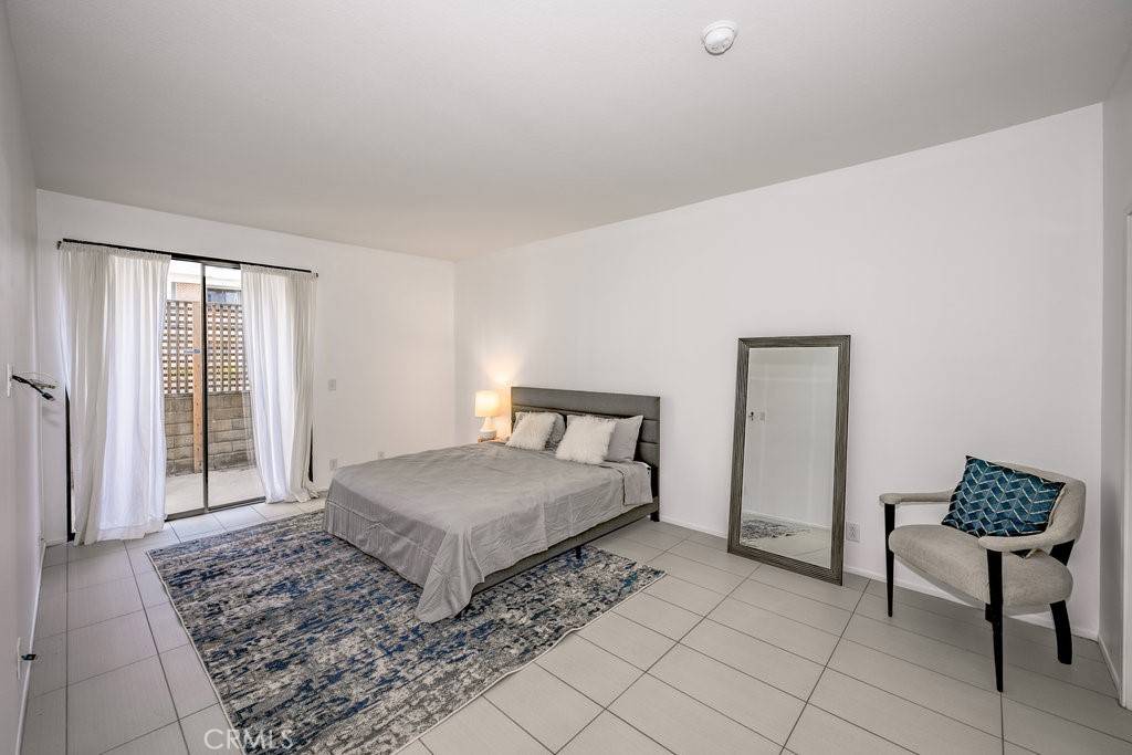Sherman Oaks, CA 91423,13331 Moorpark ST #109