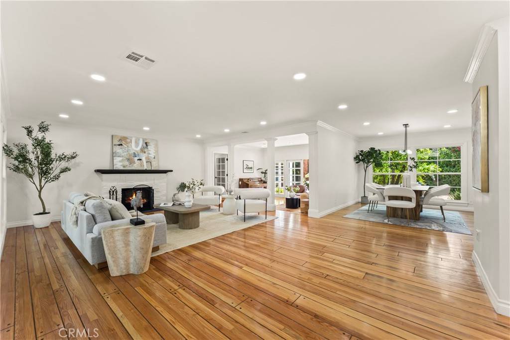 Sherman Oaks, CA 91403,4428 Saugus AVE