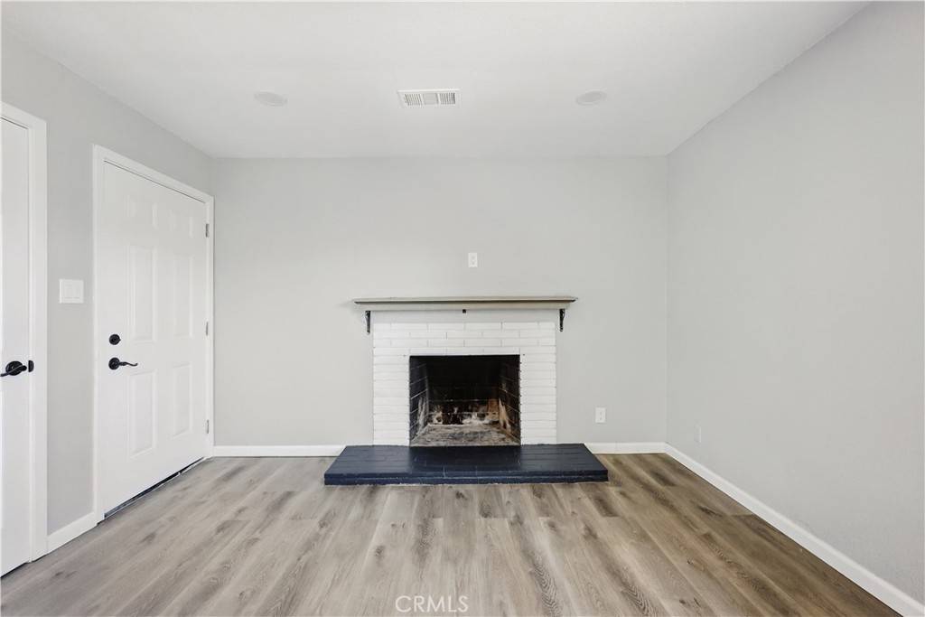Lancaster, CA 93534,521 W Avenue J5