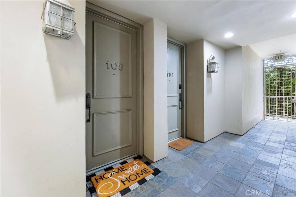 Los Angeles, CA 90025,2125 S Bentley AVE #108