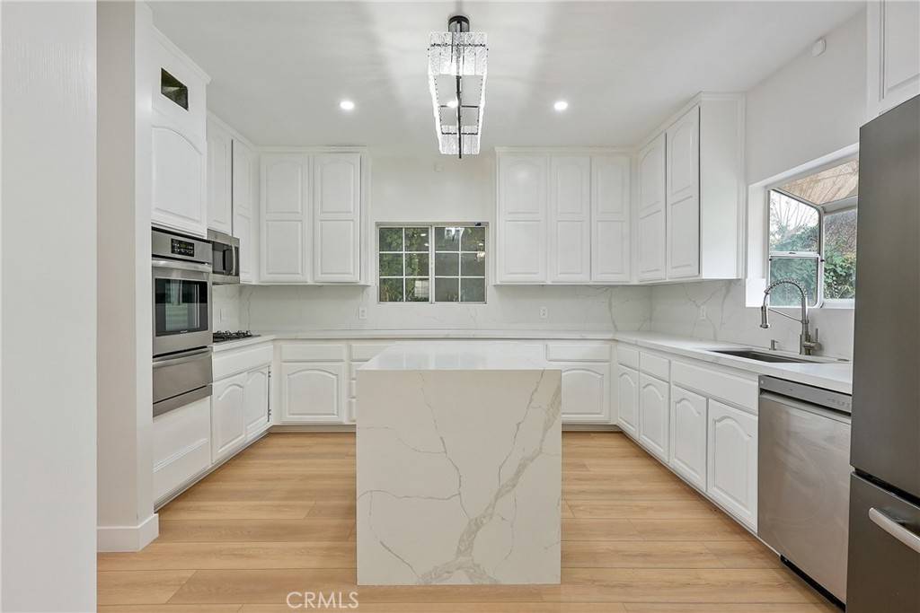 Tarzana, CA 91356,5165 Etiwanda AVE
