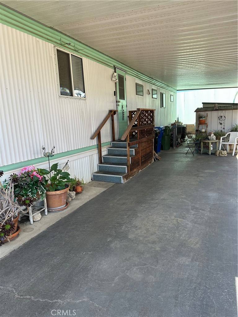 Canoga Park, CA 91304,8901 Eton AVE #5