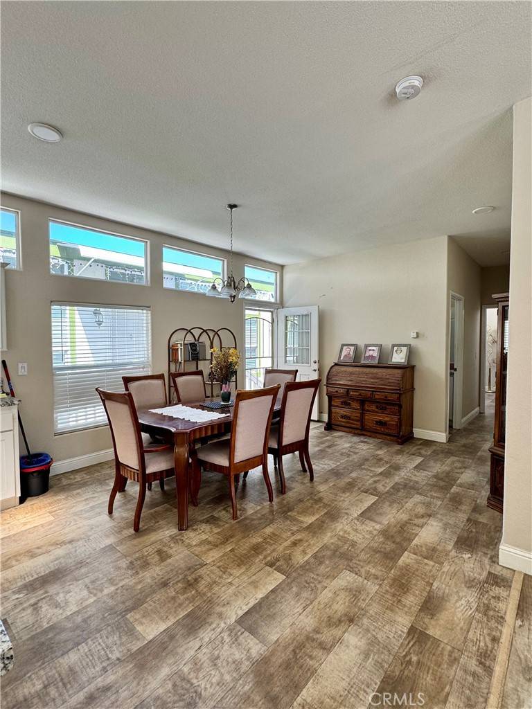 Northridge, CA 91324,27 Essex DR