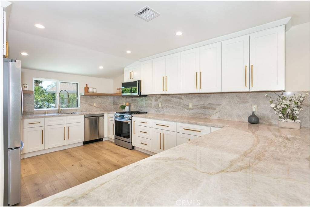 Northridge, CA 91325,17530 Lemarsh ST