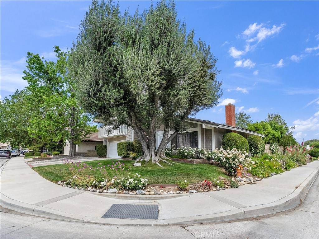 Valencia, CA 91355,23403 Via Castanet