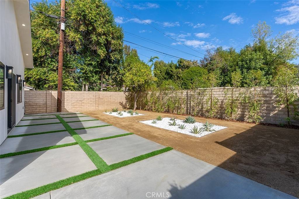 Woodland Hills, CA 91367,23113 Leonora DR
