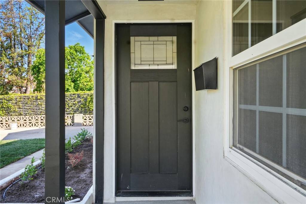 Tarzana, CA 91356,4938 Chimineas