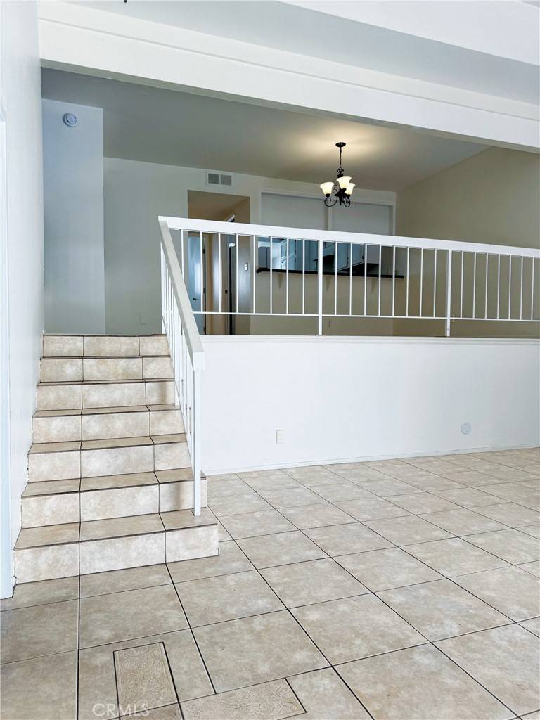 Tarzana, CA 91356,18419 Collins ST #E