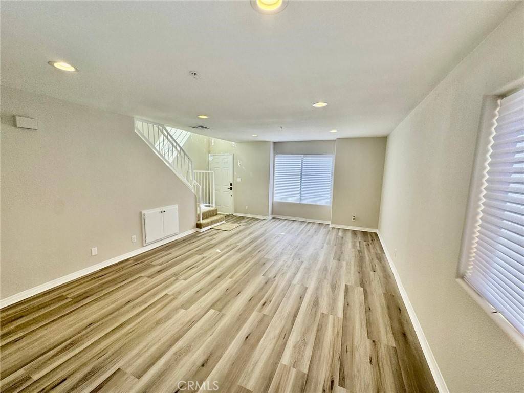 Pacoima, CA 91331,12120 Terra Bella ST #33
